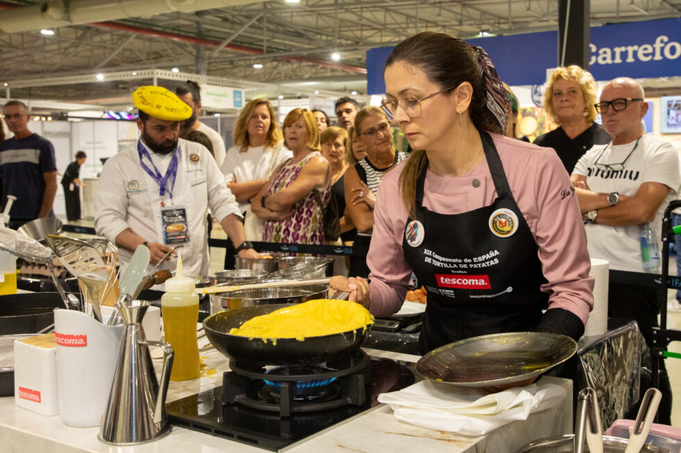 Celia Correira, de La Teulada (Elche), ganadora del XIX Campeonato de Tortilla de Patatas-Trofeo Tescoma